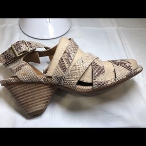 Clark’s snake Print Sandals